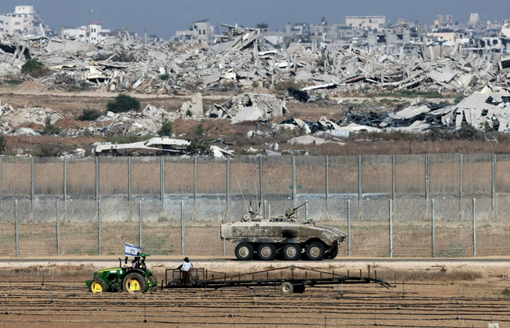 Trump annuncia l'accordo per Gaza. Ostaggi liberi e ritiro delle Idf, cosa prevede la prima fase