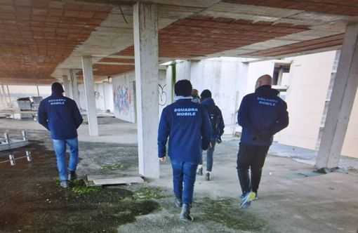 Messaggio sulla scheda elettorale: «Ho ucciso e sepolto un uomo». In Brianza sopralluogo nel cantiere del mistero Messaggio sulla scheda elettorale: «Ho ucciso e sepolto un uomo». In Brianza sopralluogo nel cantiere del mistero