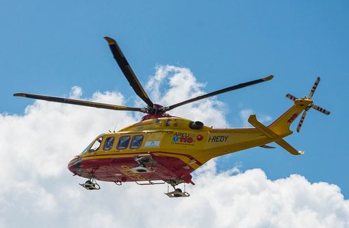 Mortara: 44enne esce di strada e si ribalta con l'auto sulla statale 494, interviene l'elisoccorso Mortara: 44enne esce di strada e si ribalta con l'auto sulla statale 494, interviene l'elisoccorso