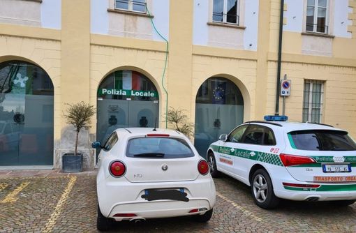 Viaggiava su un’auto rubata 5 anni fa, fermato e denunciato dalla Polizia locale di Robecco