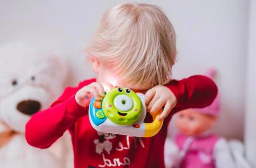 Milano-Pavia: calci e pugni a bimba di nove mesi, via al processo contro 28enne