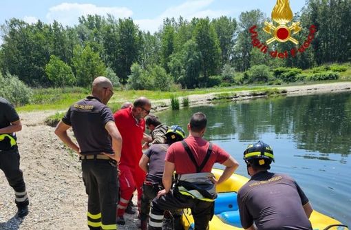 Escursionista bloccato su un isolotto del Ticino al Geraci di Motta Visconti, salvato dai Vigili del Fuoco Escursionista bloccato su un isolotto del Ticino al Geraci di Motta Visconti, salvato dai Vigili del Fuoco
