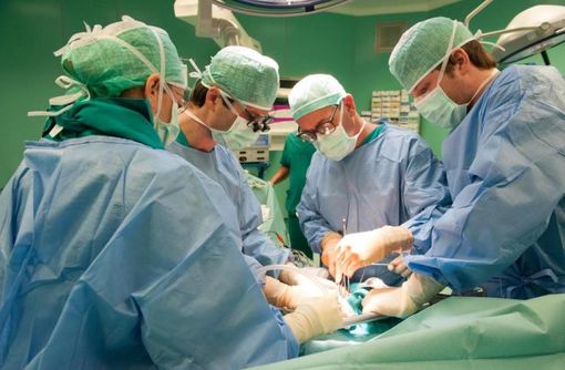Milano Niguarda, figli donano fegato prima al padre poi alla madre