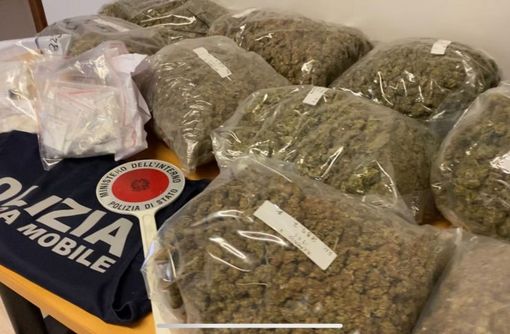 Arrestati due pusher alla stazione di Novara: "fatturavano" 1000 euro al giorno Arrestati due pusher alla stazione di Novara: "fatturavano" 1000 euro al giorno