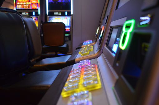 Parona: assalto nella notte alla sala slot, malviventi in fuga con 4mila euro