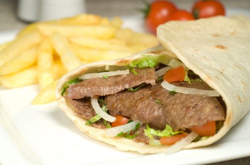 Vercelli: kebab avariato nel camion, multa da 3mila euro Vercelli: kebab avariato nel camion, multa da 3mila euro