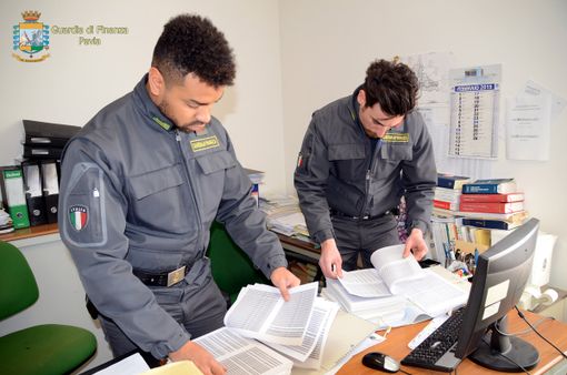 Pavia, operazione “Master Fraud”: scoperta maxi evasione fiscale e riciclaggio di denaro sporco. 17 denunciati