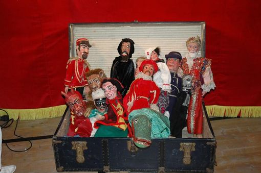 Vigevano: arriva all'Odeon il gran teatro burattini dei fratelli Niemen Vigevano: arriva all'Odeon il gran teatro burattini dei fratelli Niemen