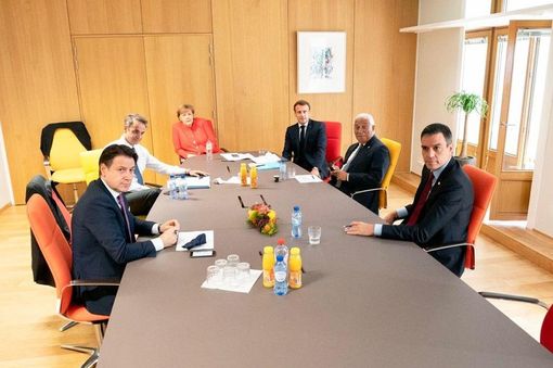 Intesa raggiunta nella notte sul Recovery Fund. Conte: «Un accordo storico» Intesa raggiunta nella notte sul Recovery Fund. Conte: «Un accordo storico»