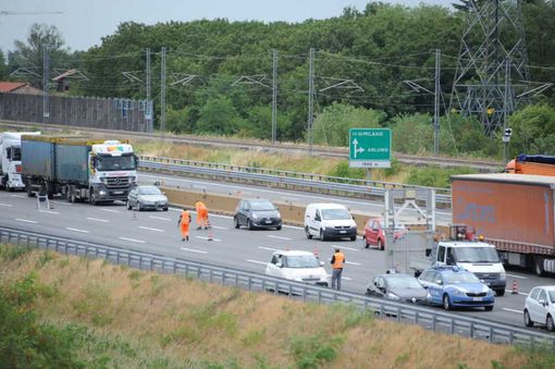 Incidente sulla A4 tra Marcallo/Mesero e Arluno: camion coinvolti, un ferito e lunghe code