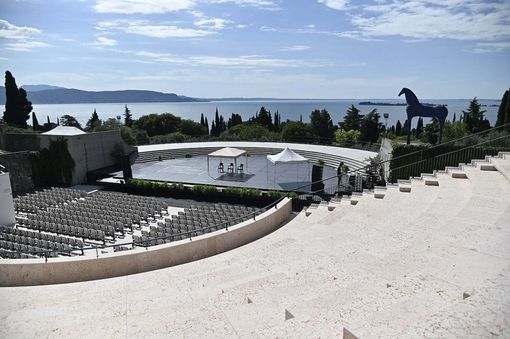 L'anfiteatro del Vittoriale completato dopo 90 anni. Fontana all'inaugurazione: «Conquista storica e architettonica lombarda» L'anfiteatro del Vittoriale completato dopo 90 anni. Fontana all'inaugurazione: «Conquista storica e architettonica lombarda»