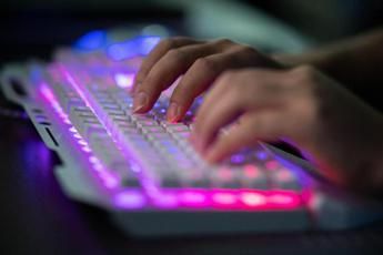 Copyright su immagine e voce per tutti, l'idea della Danimarca contro i deepfake IA Copyright su immagine e voce per tutti, l'idea della Danimarca contro i deepfake IA