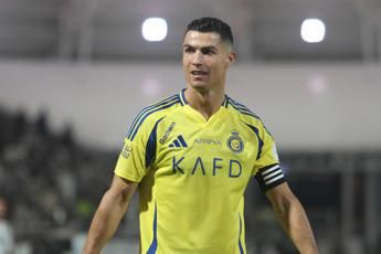 200 milioni, uno staff personale e un jet: dentro il rinnovo di Ronaldo con l'Al Nassr 200 milioni, uno staff personale e un jet: dentro il rinnovo di Ronaldo con l'Al Nassr