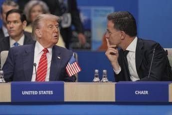 Nato, Rutte primo fan di Trump: &quot;Grazie al 'paparino' stop alla guerra&quot;