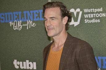 James Van Der Beek, all'asta cimeli di 'Dawson's Creek' per pagare le cure contro il tumore James Van Der Beek, all'asta cimeli di 'Dawson's Creek' per pagare le cure contro il tumore