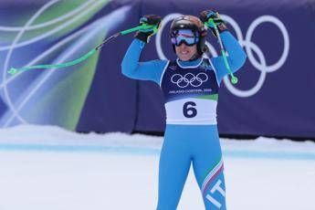 Milano Cortina, Brignone da sogno: oro olimpico nel SuperG tra le lacrime. Applausi di Mattarella