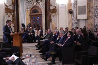 Tlc: ogni euro investito in fibra ottica genera 4,4 euro di pil Tlc: ogni euro investito in fibra ottica genera 4,4 euro di pil