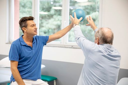 Lesioni spinali, "dopo i 70 anni il corpo recupera più di quanto si creda ma servono nuovi percorsi riabilitativi"