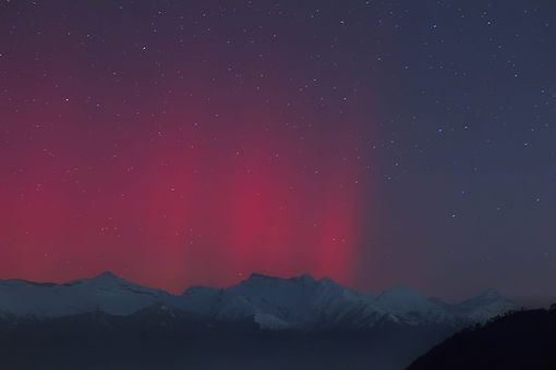 Aurora boreale sul Verbano, il cielo è uno spettacolo