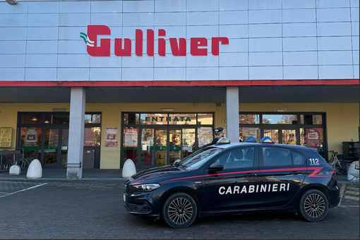 Mortara: rapina al supermercato, cassiera aggredita e presenti minacciati con una catena Mortara: rapina al supermercato, cassiera aggredita e presenti minacciati con una catena