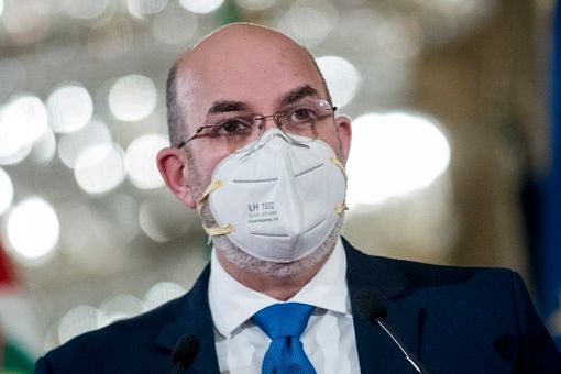 Crimi espelle dal gruppo 5Stelle i senatori anti-Draghi