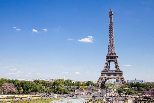 "La città con la Torre Eiffel? Pisa" "La città con la Torre Eiffel? Pisa"