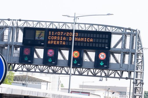 Inaugurata oggi la quarta corsia dinamica sull'Autostrada A4: «Rendiamo più scorrevole uno dei nodi più difficili della circolazione attorno a Milano»