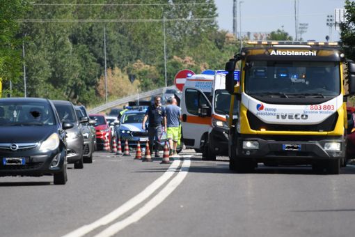 Pavia, scontro tra moto sulla tangenziale nord: uomo e donna gravemente feriti
