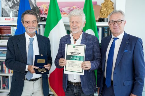 Ron premiato da Regione Lombardia con la Rosa Camuna. "Autore di brani indimenticabili che sono poesia e musica”
