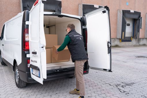 Poste Italiane lancia a Pavia il primo corriere espresso per le consegne “fresh” Poste Italiane lancia a Pavia il primo corriere espresso per le consegne “fresh”