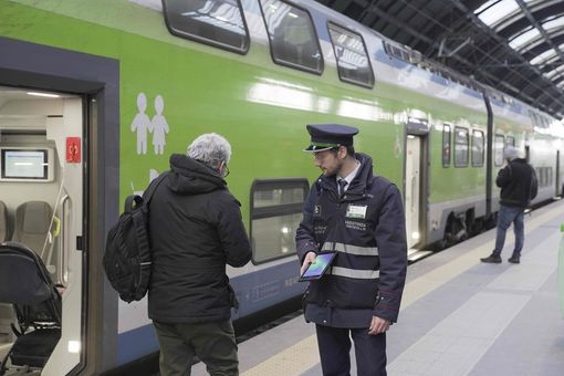 Trenord, 35 operatori in più per assistenza e controllo “portoghesi” nelle stazioni Trenord, 35 operatori in più per assistenza e controllo “portoghesi” nelle stazioni