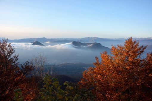 Belle giornate d'autunno su tutta la provincia con temperature di molti gradi oltre le medie del periodo (foto P.Valisa - Centro Geofisico Prealpino) Belle giornate d'autunno su tutta la provincia con temperature di molti gradi oltre le medie del periodo (foto P.Valisa - Centro Geofisico Prealpino)