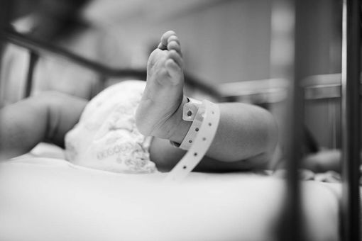 Tentato infanticidio a Casarile: fuori pericolo la bambina di 9 mesi