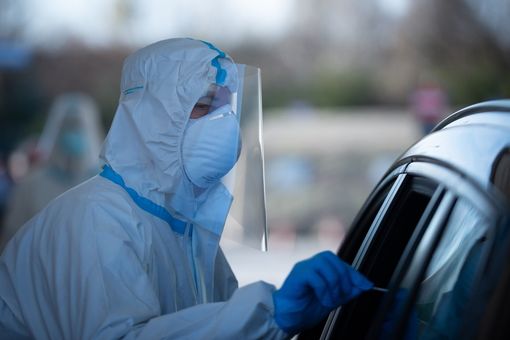 Covid-19, in Italia 13.817 nuovi contagi e 322 vittime