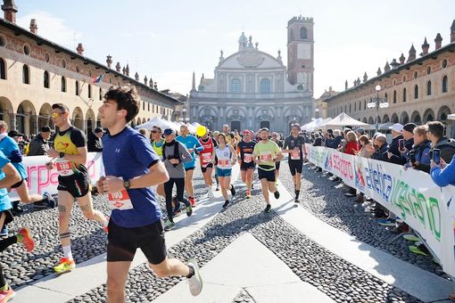 Vigevano, nella Scarpadoro dei record (oltre 2.800 partecipanti) trionfano Simone Peyracchia e Anna Bardelli