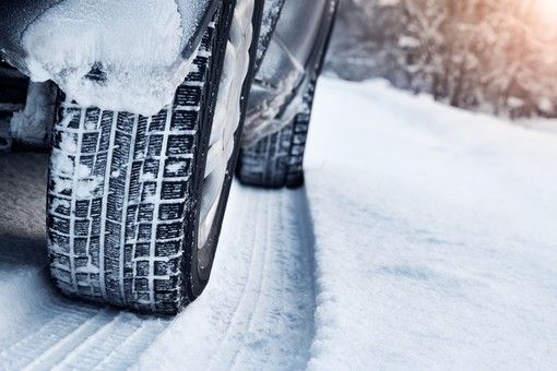 Cambio gomme invernali, venerdì 15 novembre scatta l'obbligo: ecco che cosa c'è da sapere Cambio gomme invernali, venerdì 15 novembre scatta l'obbligo: ecco che cosa c'è da sapere