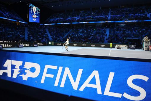 Sinner scrive la storia del tennis italiano: supera Mevedev e vola in finale alle Atp Finals Sinner scrive la storia del tennis italiano: supera Mevedev e vola in finale alle Atp Finals