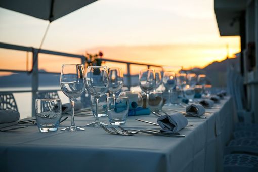 Ristoranti aperti anche a cena, ma con il coprifuoco. Il Viminale: «Tornare a casa dopo le 22 non si può» Ristoranti aperti anche a cena, ma con il coprifuoco. Il Viminale: «Tornare a casa dopo le 22 non si può»