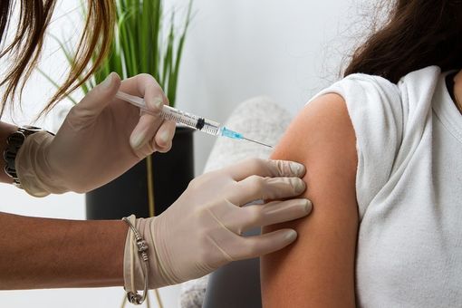 Vaccini per la fascia 12-29 anni: in Lombardia si parte col botto, già 441.478 prenotazioni Vaccini per la fascia 12-29 anni: in Lombardia si parte col botto, già 441.478 prenotazioni