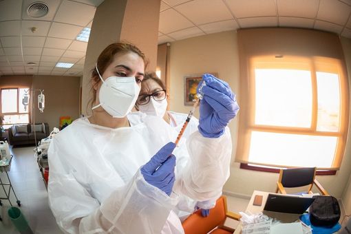 Il vaccino nei piccoli paesi arriva in camper e monodose: la nuova strategia della Regione per intercettare gli over 60 indecisi