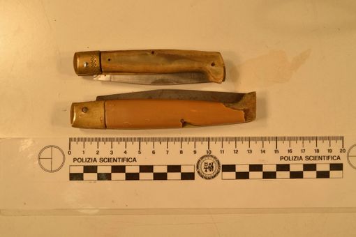 Pavia: minaccia i passanti con due coltelli a serramanico, in manette un 39enne