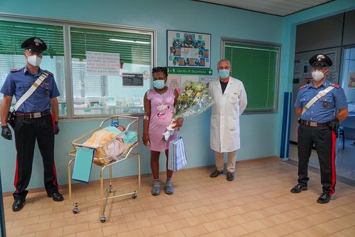 Casteggio: i carabinieri aiutano una coppia in difficoltà a far nascere il bambino Casteggio: i carabinieri aiutano una coppia in difficoltà a far nascere il bambino