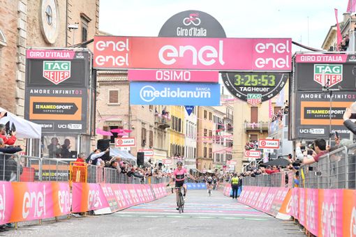 La Maglia Rosa Simon Yates ha vinto la Tappa 11 del Giro d’Italia La Maglia Rosa Simon Yates ha vinto la Tappa 11 del Giro d’Italia