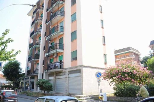 Vittuone, migliorano le condizioni dell’uomo spinto giù dalle scale. In carcere l’aggressore