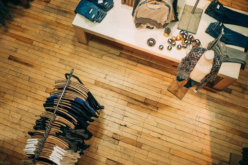 T-shirt: tanti stili e utilizzi per un capo senza tempo