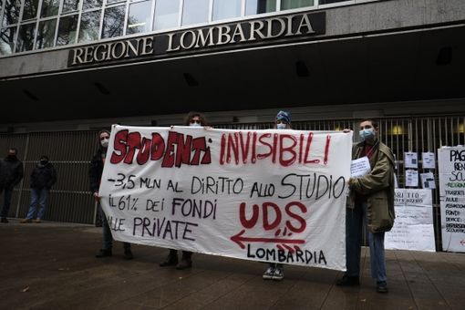 Presidio a Regione Lombardia contro la legge di bilancio senza scuola, università’ e accademie