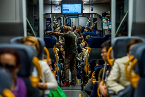 Pavia: carrozze come forni, un autentico inferno per i pendolari tra ritardi e cancellazioni