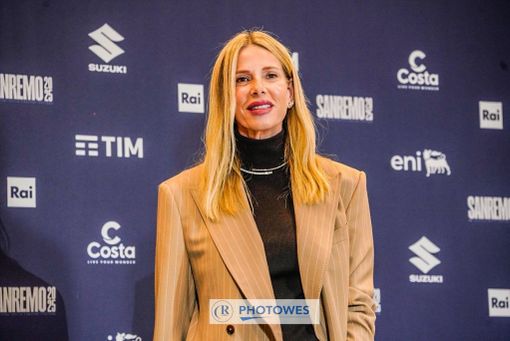 Alessia Marcuzzi torna a Sanremo in veste di co-conduttrice: "L'Ariston non era il mio sogno, ma lo sta diventando" Alessia Marcuzzi torna a Sanremo in veste di co-conduttrice: "L'Ariston non era il mio sogno, ma lo sta diventando"