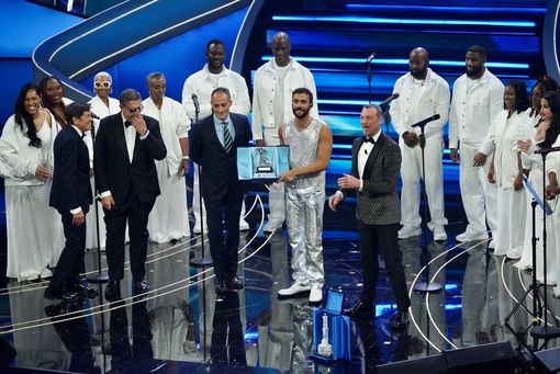 Marco Mengoni prende tutto e vince la serata Cover del 73° Festival di Sanremo