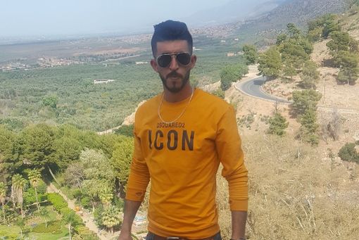 Hamid Obid in una foto dalla sua pagina Facebook Hamid Obid in una foto dalla sua pagina Facebook